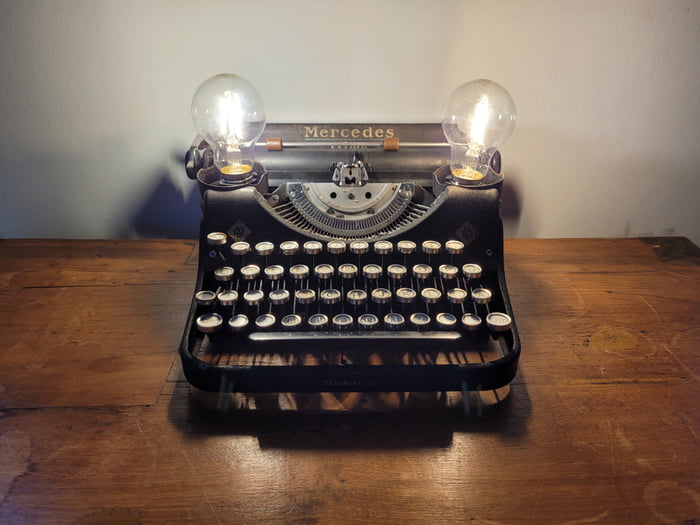 Vintage typewriter lamp 9GAG