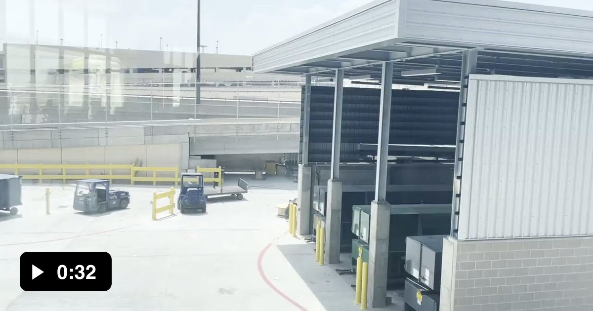 Walking Terminal C of the DallasFort Worth Airport (DFW) 9GAG