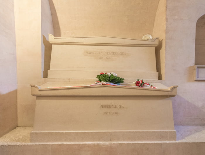 Marie curie s tomb paris her tomb is lined with an inch thick of lead