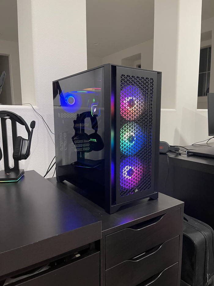 Finally built a new pc after 5 years - 9GAG