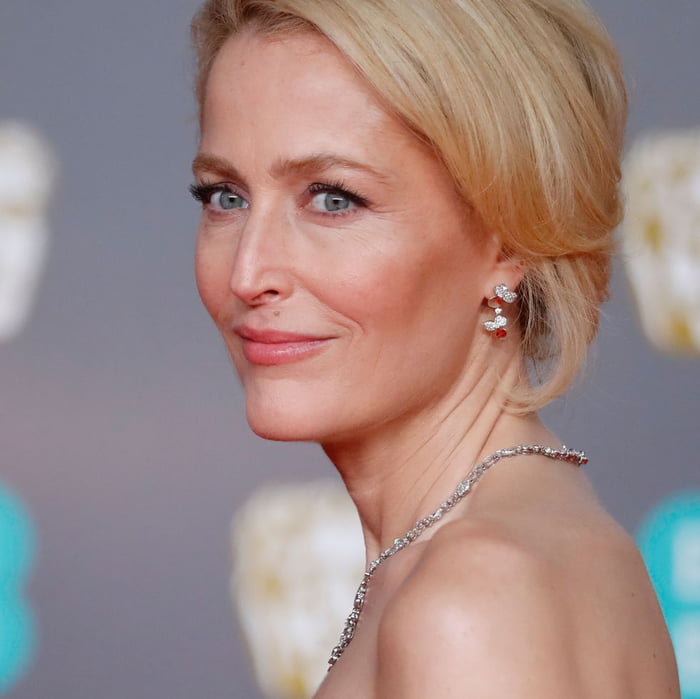 Gillian Anderson - 9GAG