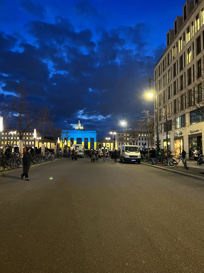 Protest in Berlin against the Russian invasion - 9GAG