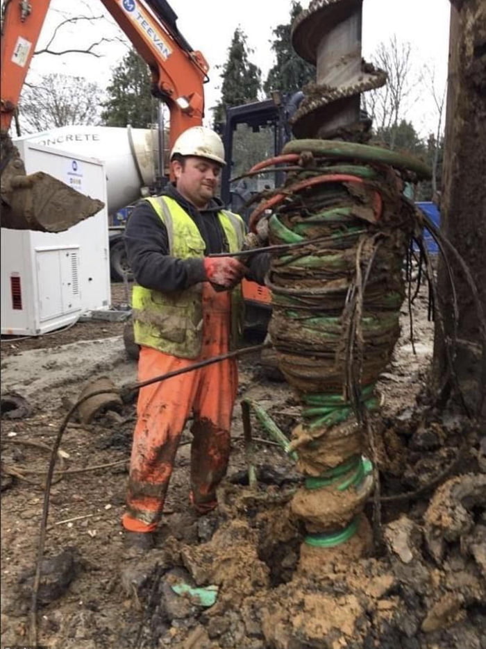 Anybody here ever cut their gas line digging a hole?