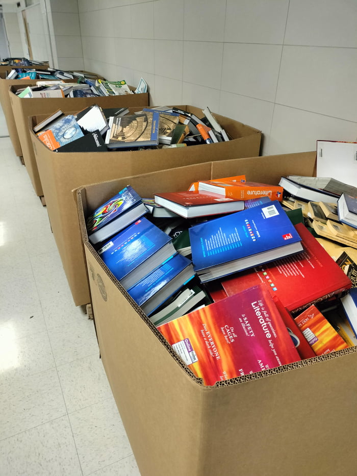 high-school-throwing-away-perfectly-good-books-9gag