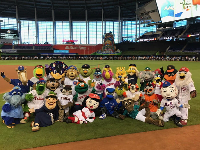 All The MLB Mascots Together For The Allstar Game. - 9GAG