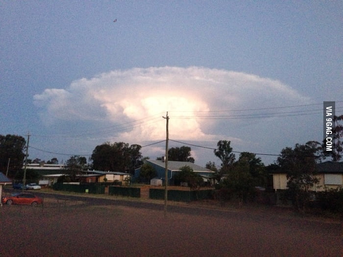 Seriously Ominous Cloud Formation With The Sun Behind It - 9GAG