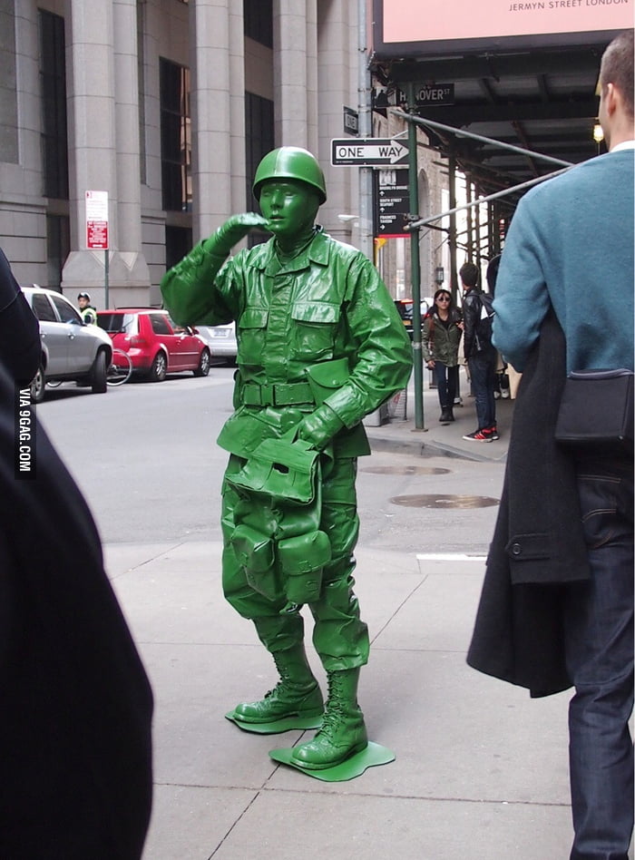 This guy walking around near Wall Street - 9GAG