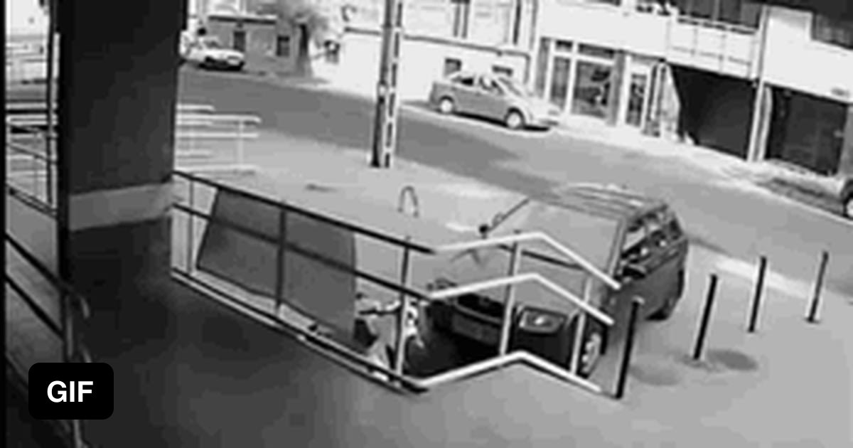 Bank Robbery Foot Chase - Wait For It - 9GAG