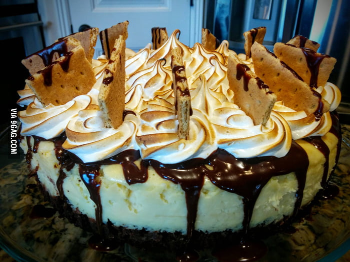 Chocolate s'more cheesecake. (Chocolate brownie crust, cheesecake