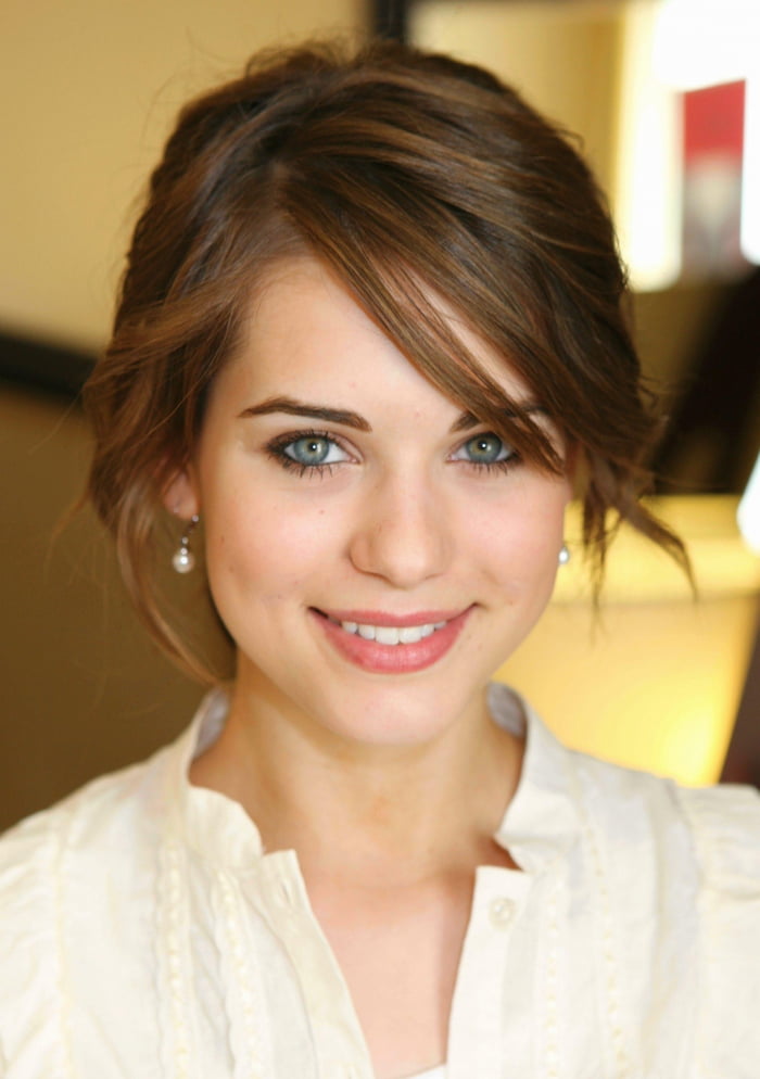 Lyndsy Fonseca - 9GAG