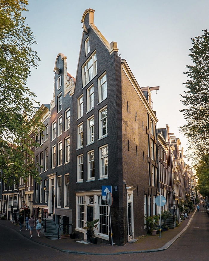 Amsterdam s Distinctive Narrow Homes 9GAG Amsterdam s Distinctive Narrow Homes 9GAG