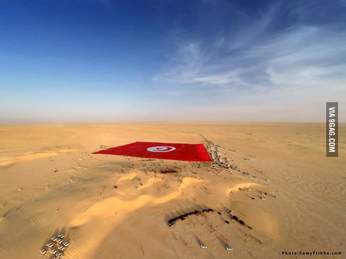 This Tunisian Flag Is Officially The Biggest Flag In The World 9GAG this-tunisian-flag-is-officially-the-biggest-flag-in-the-world-9gag