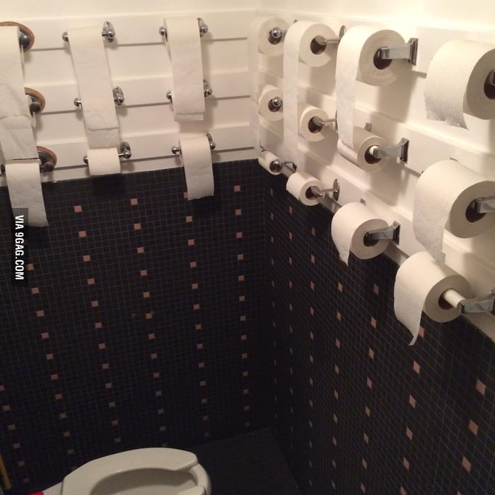 The BEST toilet ever!!! The toilet paper never ends! 9GAG