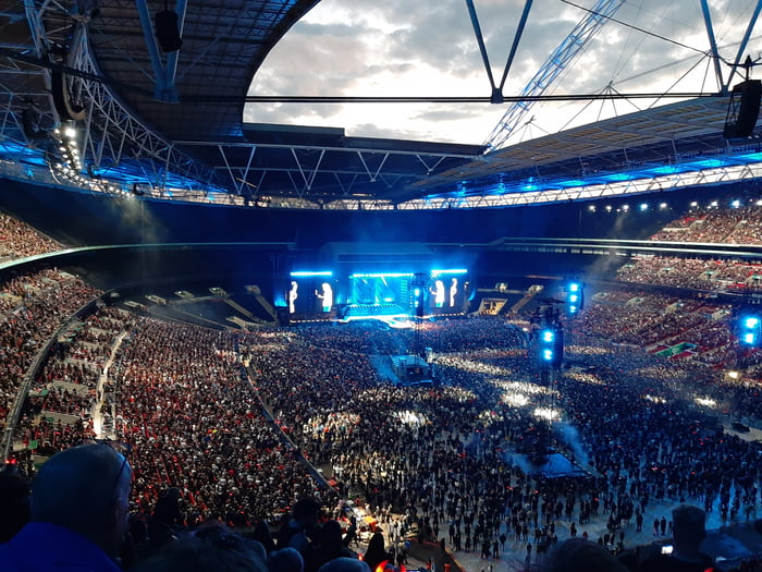 AC/DC at Wembley in London tonight, awesome as f**k !!! - 9GAG