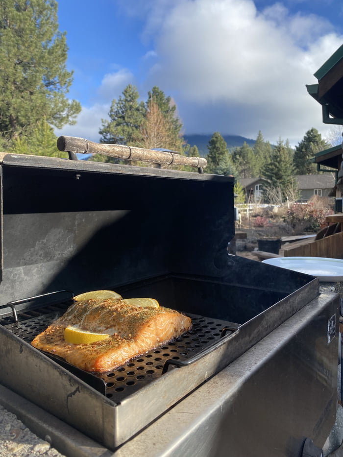 Cookin’ a nice chunk of Alaskan Salmon in the Cascades - 9GAG