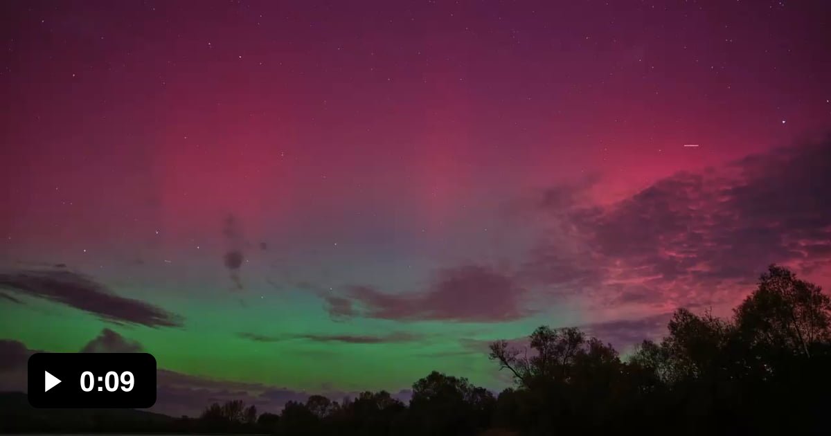 Northern lights tonight as seen from northern Bavaria, Germany. 9GAG