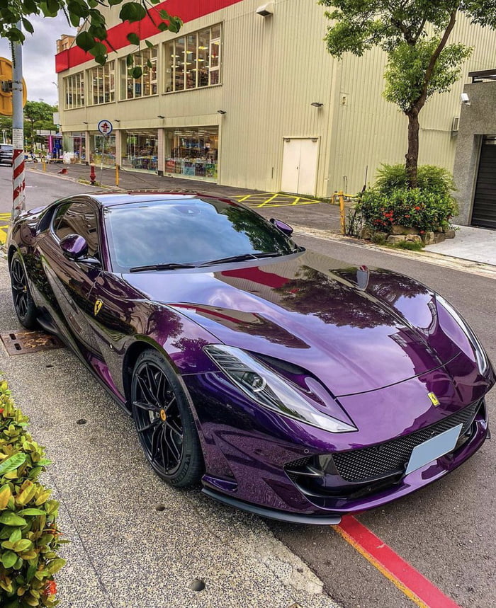 Hong Kong Viola Ferrari 812 Superfast 9GAG