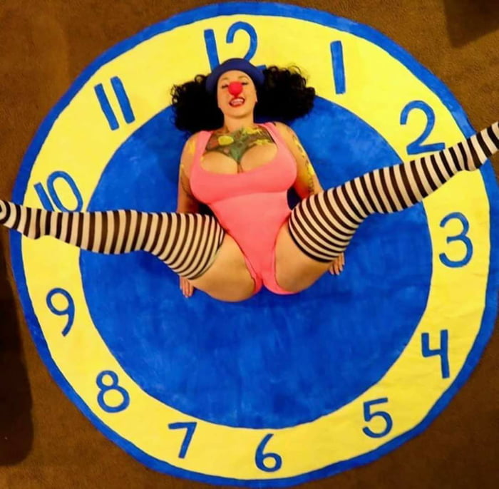 That big comfy... Couch, yeah couch - 9GAG