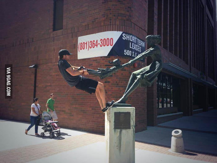 9gag sculpture