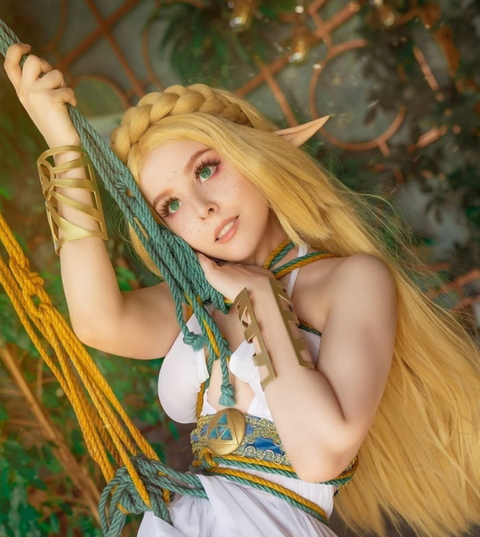 Link and Zelda cosplay by fenixfatalist - 9GAG