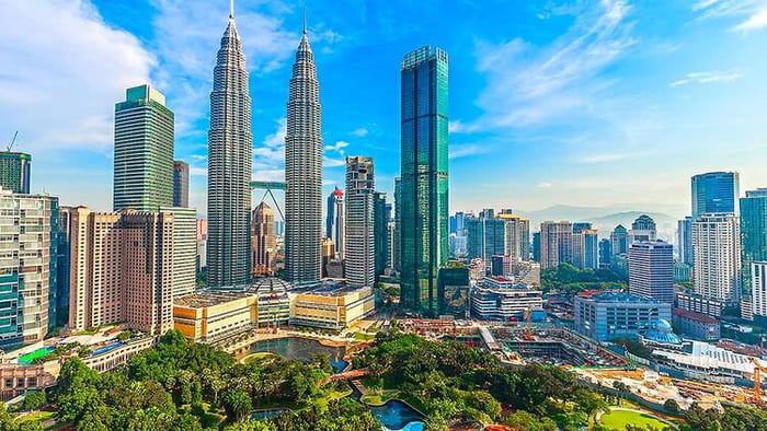 Kuala Lumpur adalah salah satu bandar di indonesia....  9GAG