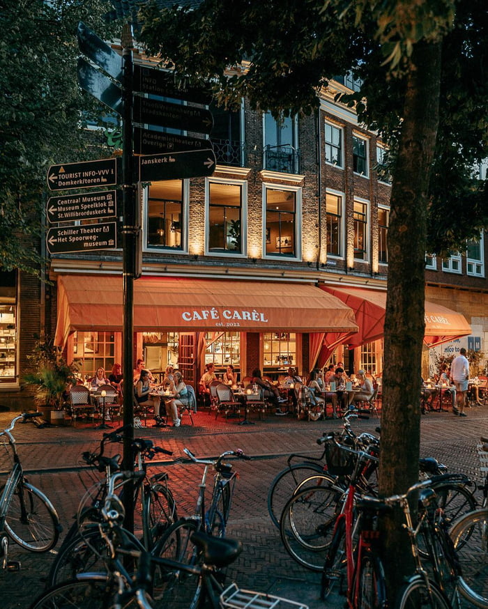 Café scene in Utrecht 9GAG