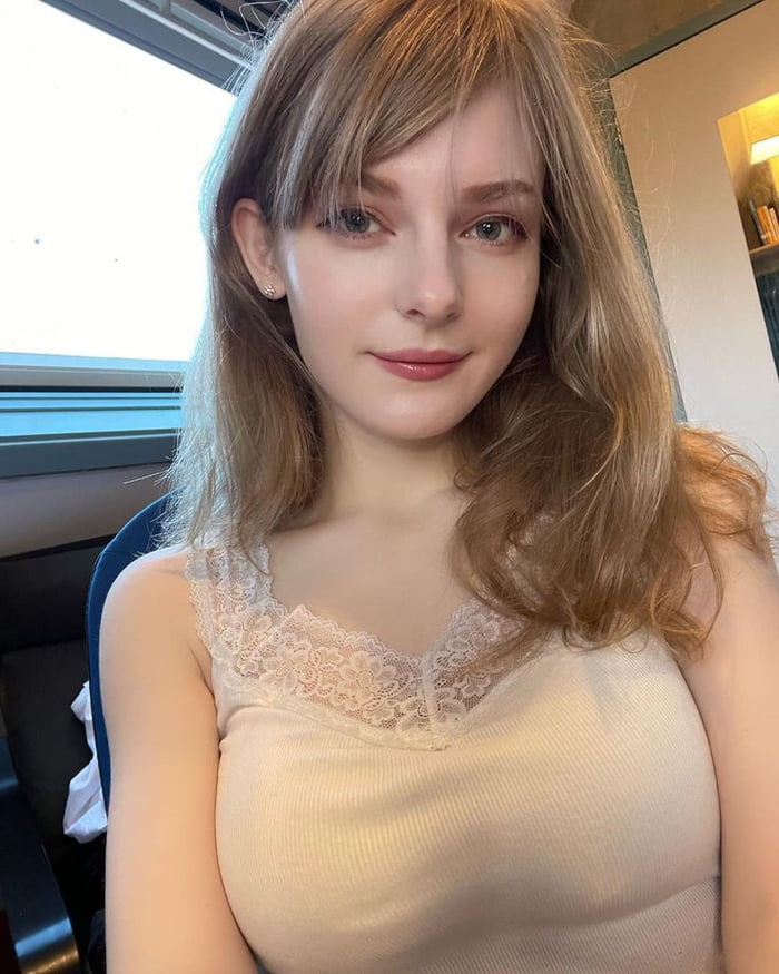 Meet Ella Freya, The Model And Face Behind 'Resident Evil 4' Remake's  Ashley Graham - 9GAG