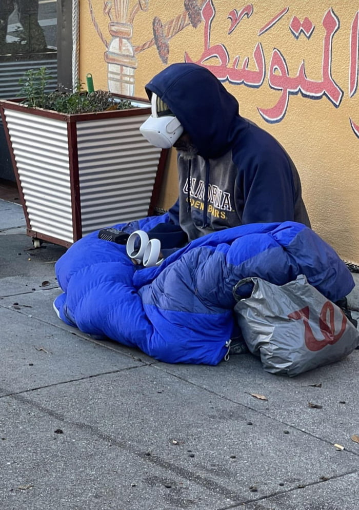 San Francisco homeless uses VR headset - 9GAG