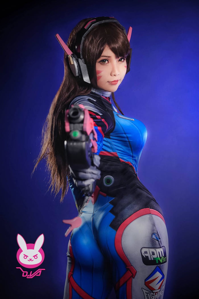 Hana Bunny as D.Va (Overwatch) - 9GAG