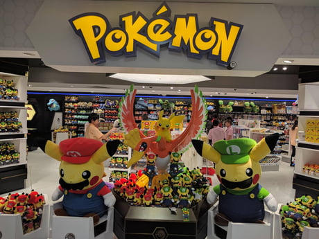 Mario And Luigi Pikachu At Kyoto Pokemon Center 9gag
