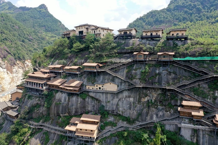 Cliff dwellings in Shangrao, China's Jiangxi Province. - 9GAG