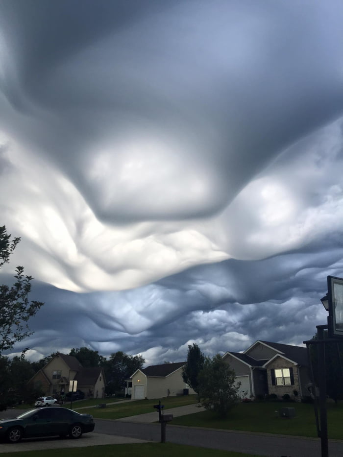 Wavy Clouds In Kentucky 9gag