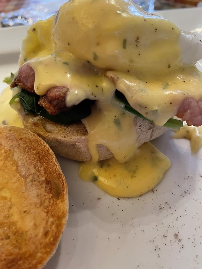 Eggs Benedict with spinach, nitrate free bacon and Tarragon 9GAG