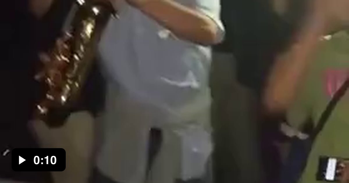 When a random guy with a saxophone shows up to the club 9GAG