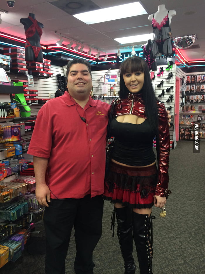 A girl with 3 boobs - 9GAG