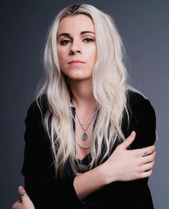 Lynn Gunn - 9GAG