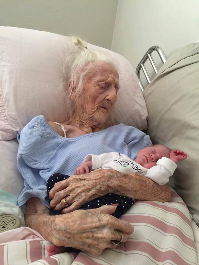 100-year-old-woman-holding-her-great-great-grandkid-9gag