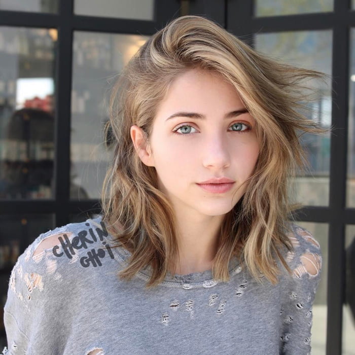 Emily Rudd Rocking Her short hair - 9GAG