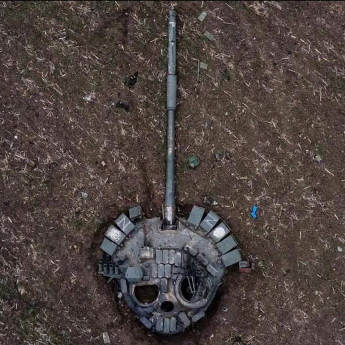 The broken turret of a T-72B3 looks like a skull. - 9GAG