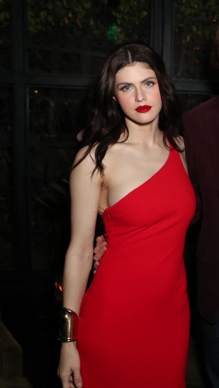 Happy Birthday to Alexandra Daddario (Screen Actors Guild Dinner 02/22