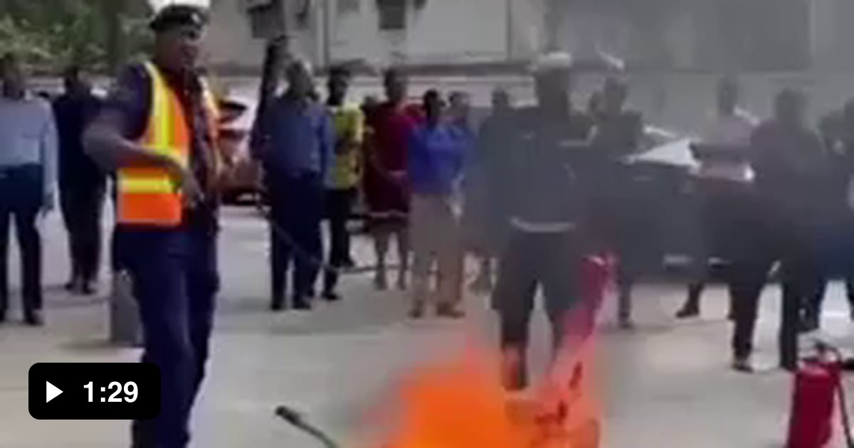 nigerian-fire-service-presenting-a-public-demo-on-extinguishing-fire-9gag