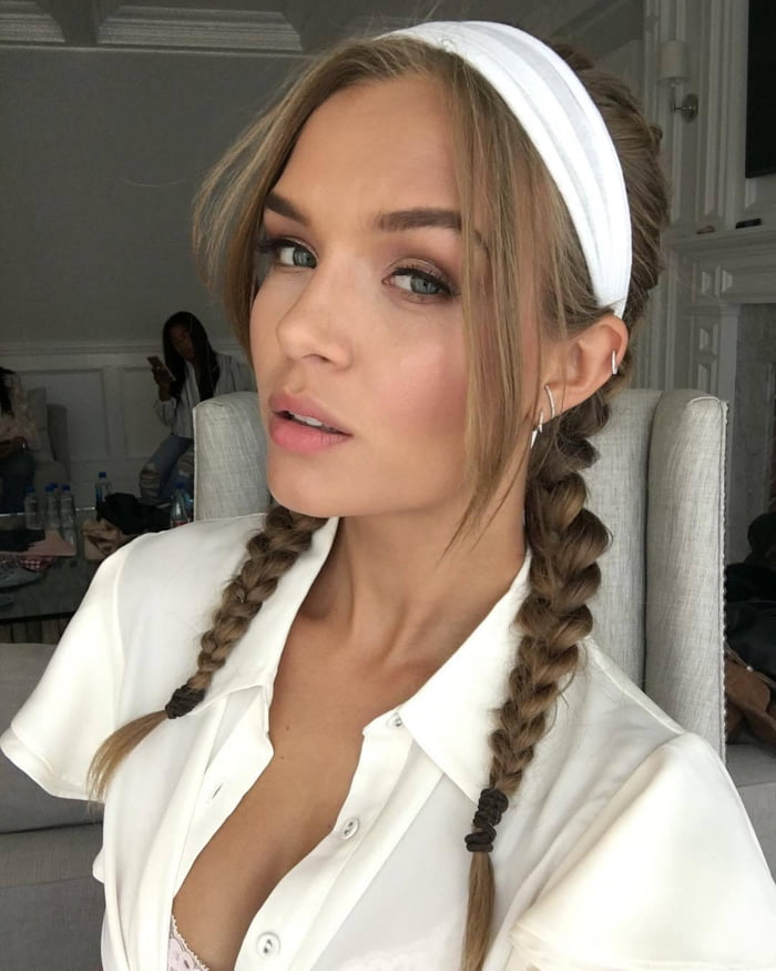 Josephine Skriver 9gag 4050