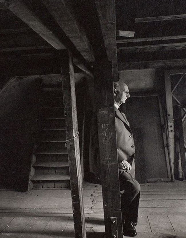 Anne Frank’s father Otto visits the attic where he and his family hid ...