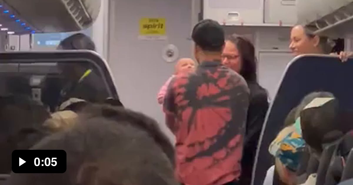 A heroic nurse saved a baby who stopped breathing on a Spirit Airlines