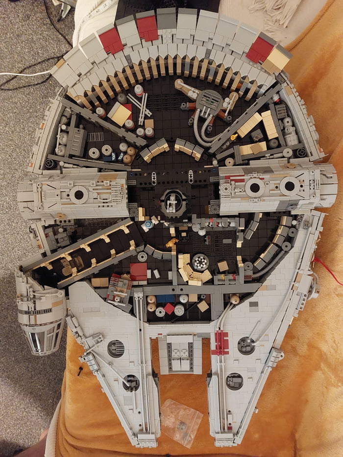 Building the Millennium falcon from Brickvault - 9GAG