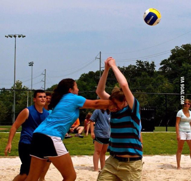 Perfectly timed volleyball 9GAG