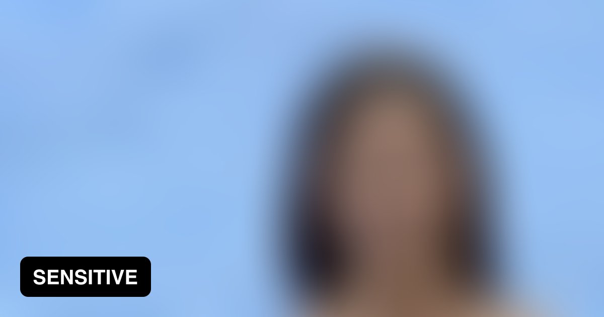 Lucy Pinder In The Pool - 9GAG