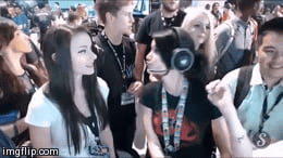 Look at the face of the guy/Gamer girls kissing - 9GAG