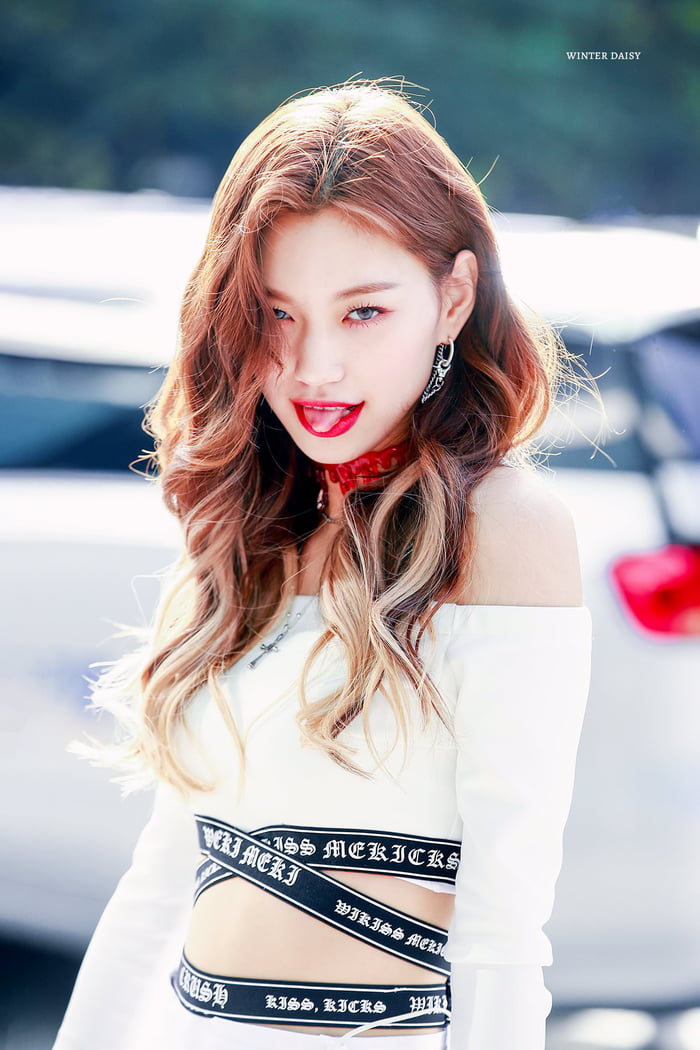 Weki Meki - Doyeon Tongue - 9GAG