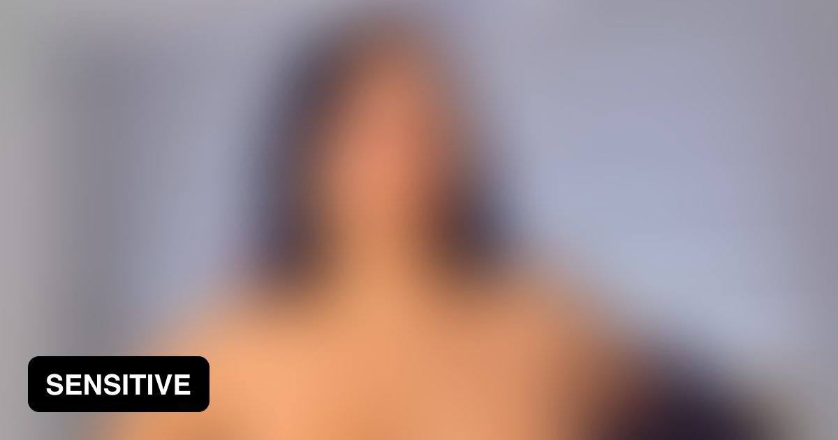 Looks like katestone_again without tattoos. Comment with sauce if you